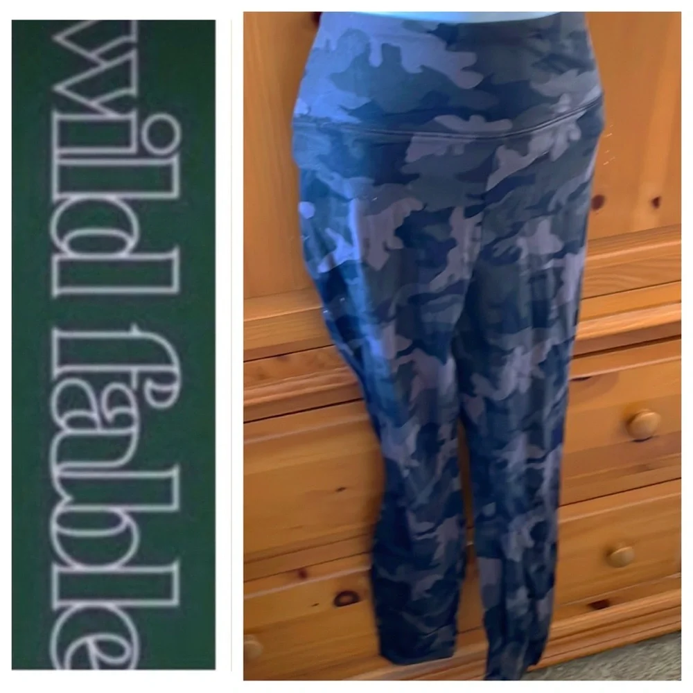 Black Camo Leggings 🖤🩶 - Picture 3 of 13